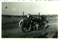 2 Fotos BMW R 12 1954 aufgenommen