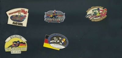 17 original Anstecker Eisspeedway Berlin 1989-2005